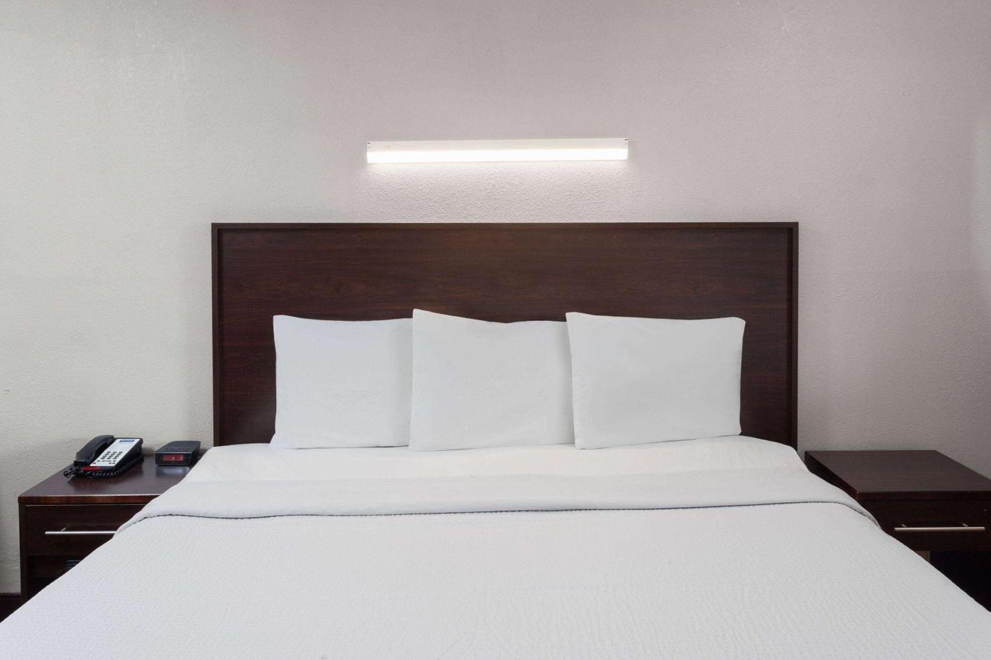 Travelodge By Wyndham Peoria Exterior photo