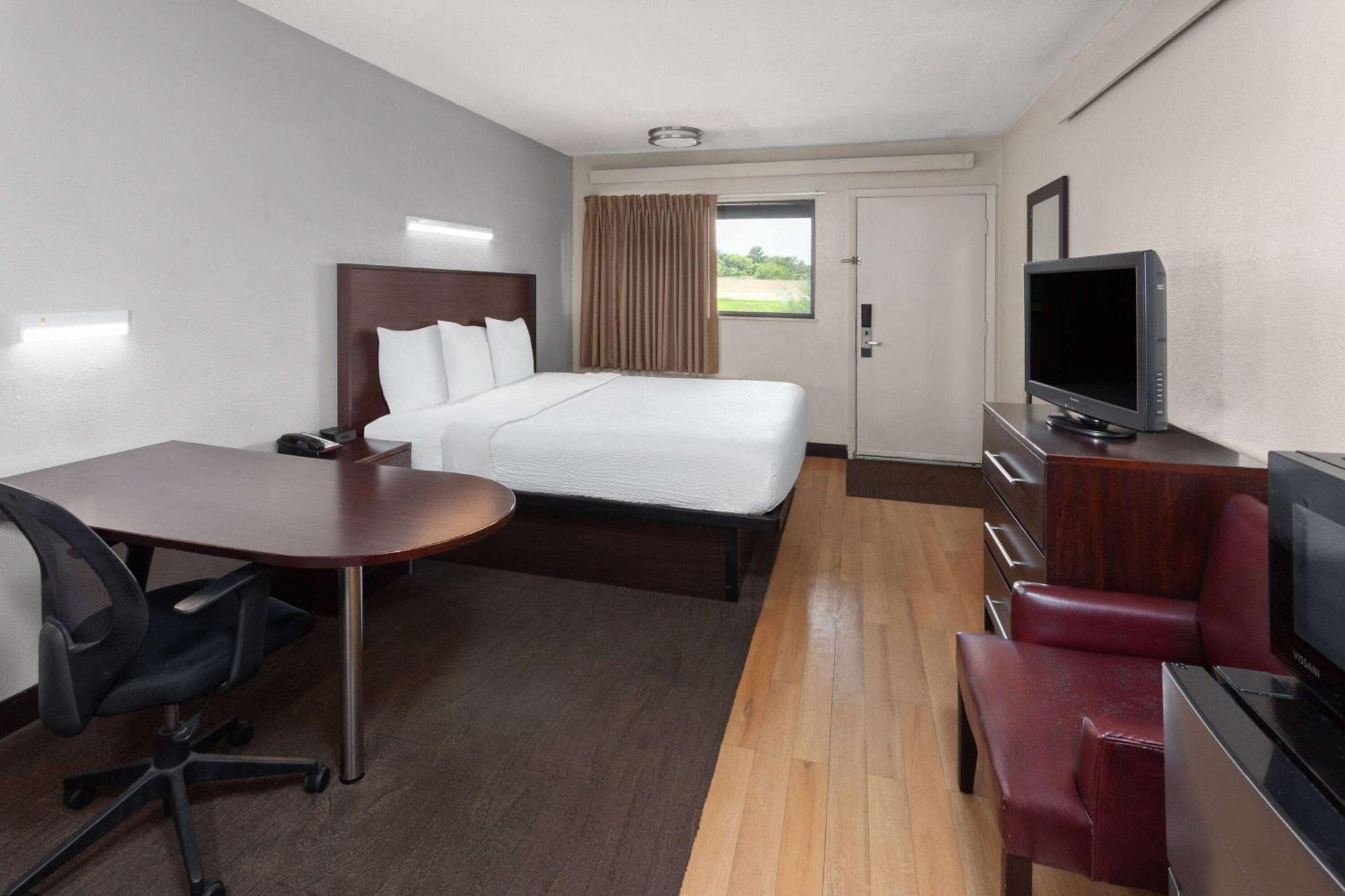 Travelodge By Wyndham Peoria Exterior photo