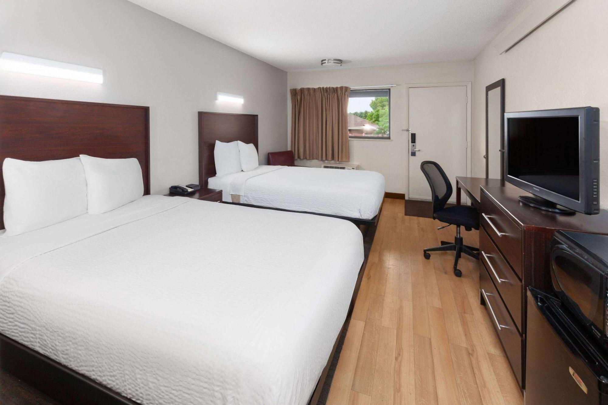 Travelodge By Wyndham Peoria Exterior photo