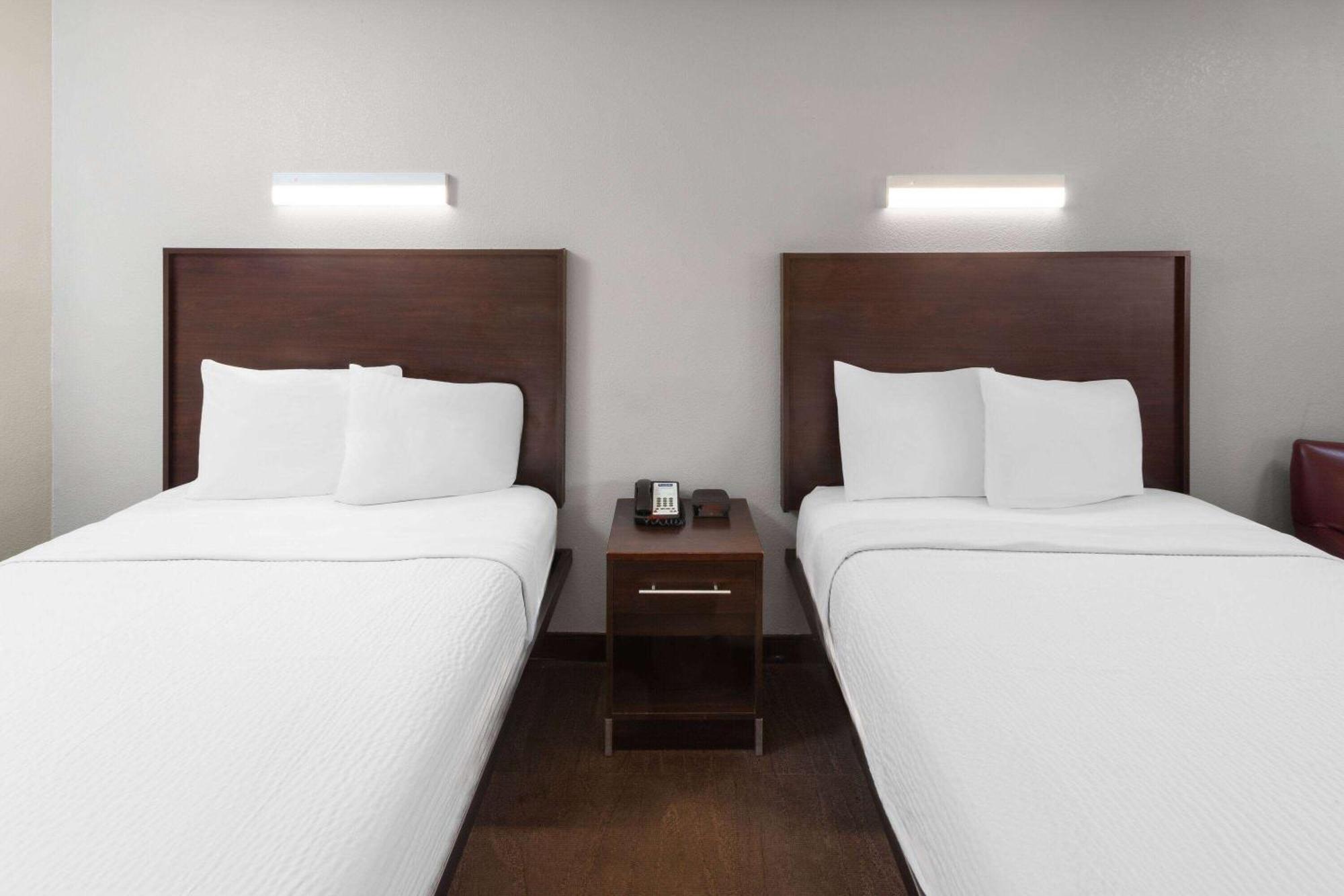 Travelodge By Wyndham Peoria Exterior photo