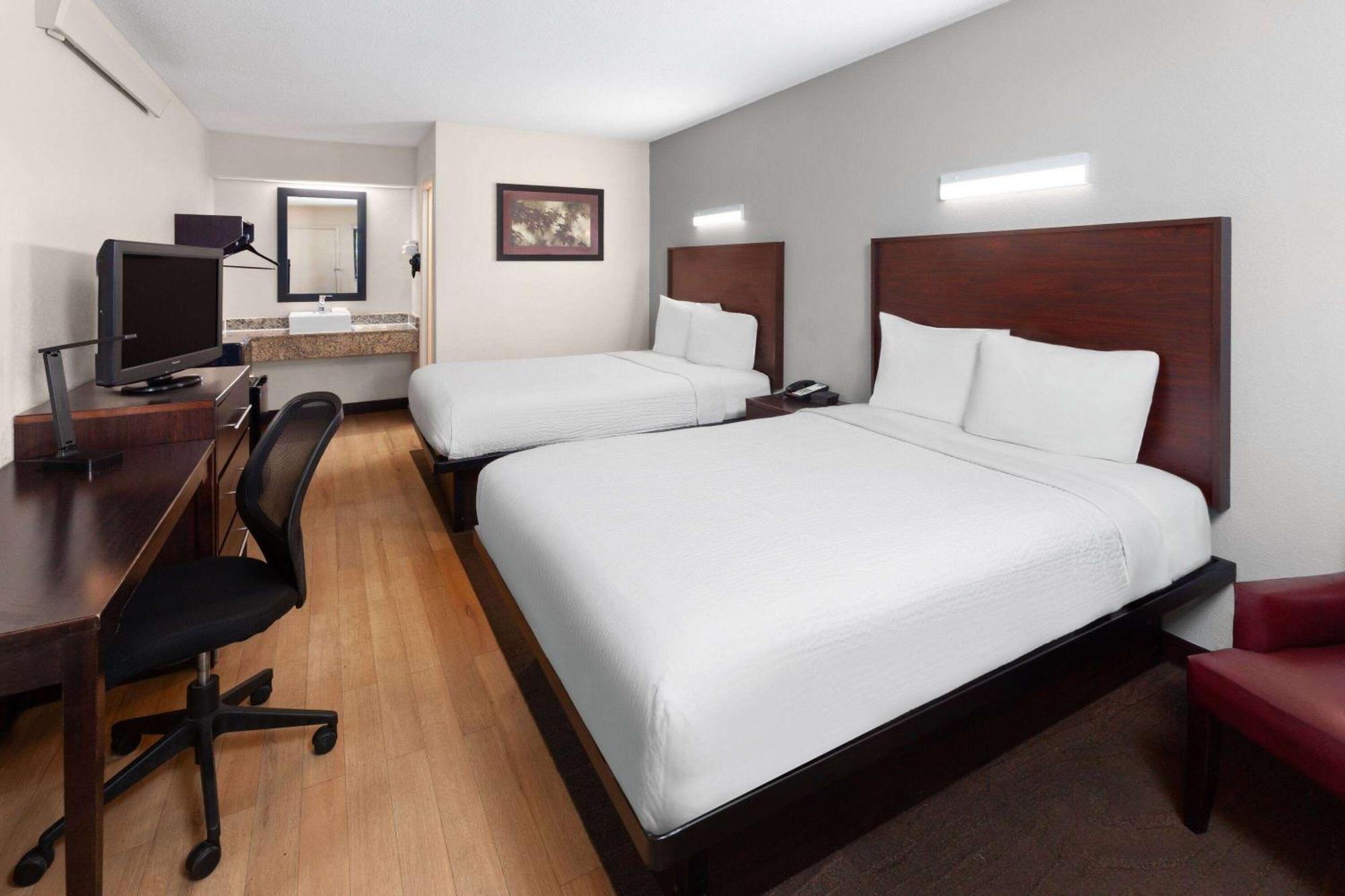 Travelodge By Wyndham Peoria Exterior photo
